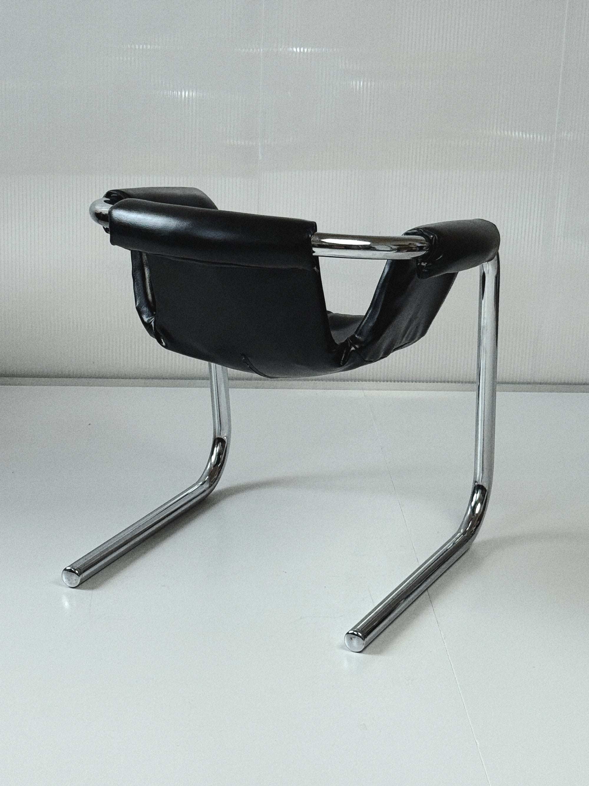 Arkana ‘Orbita’ Leather Sling Chair
