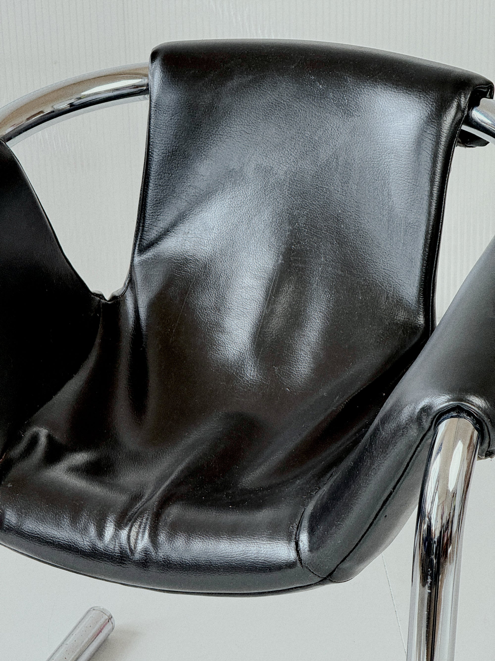 Arkana ‘Orbita’ Leather Sling Chair
