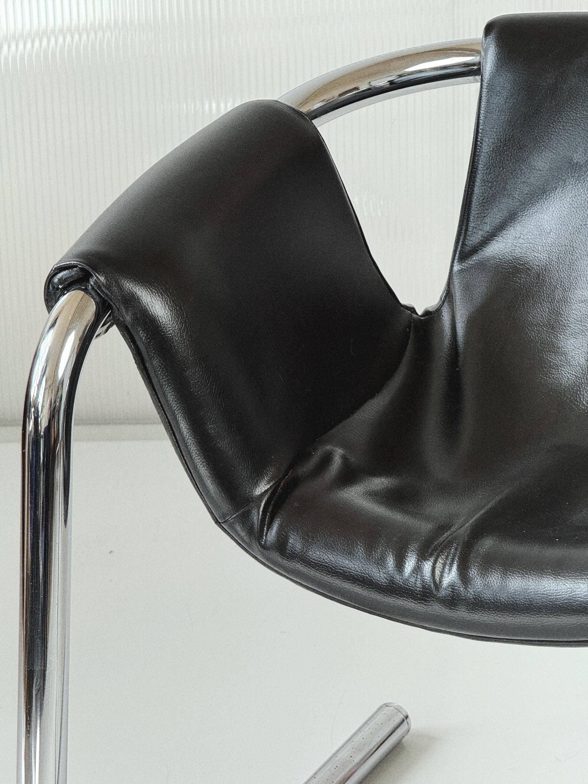 Arkana ‘Orbita’ Leather Sling Chair