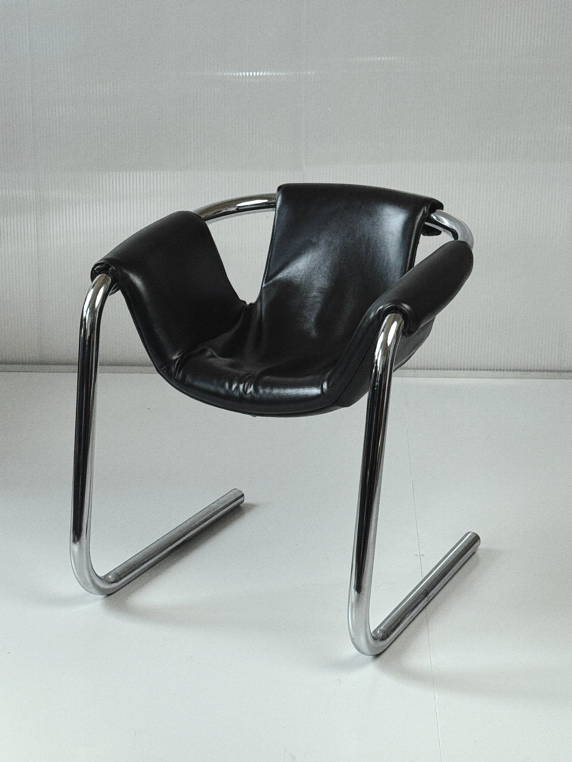 Arkana ‘Orbita’ Leather Sling Chair