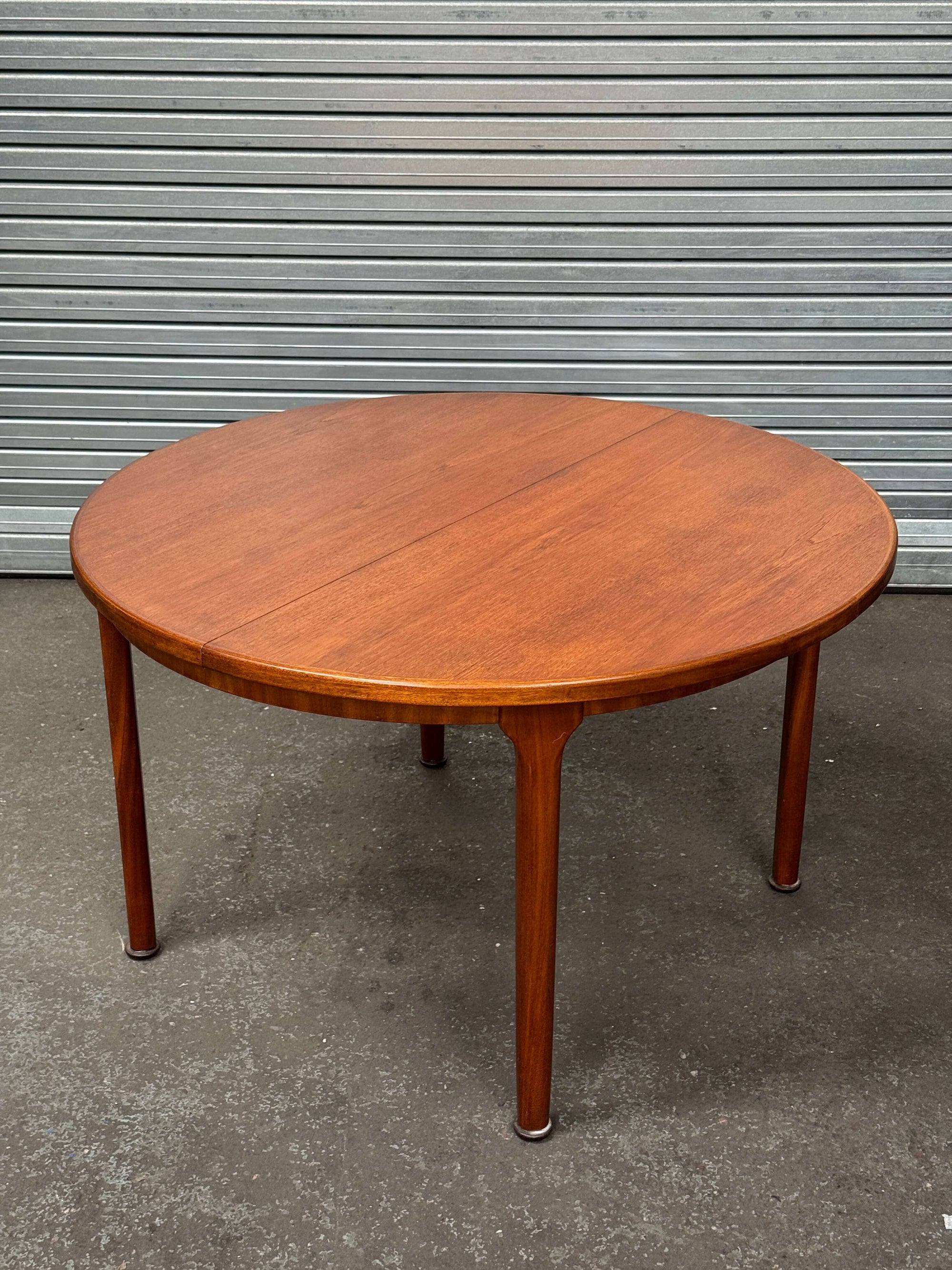 McIntosh Mid-Century Round Extendable Dining Table | Teak | 1960s