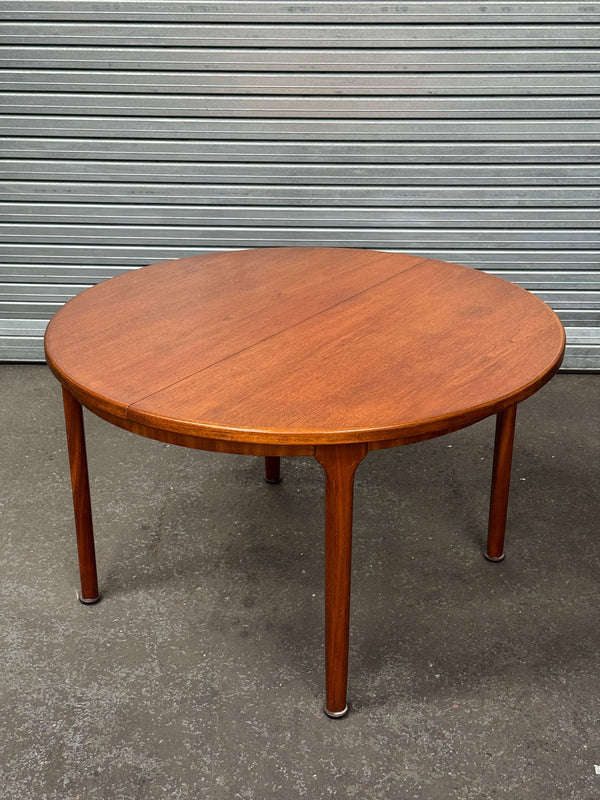 McIntosh Mid-Century Round Extendable Dining Table | Teak | 1960s