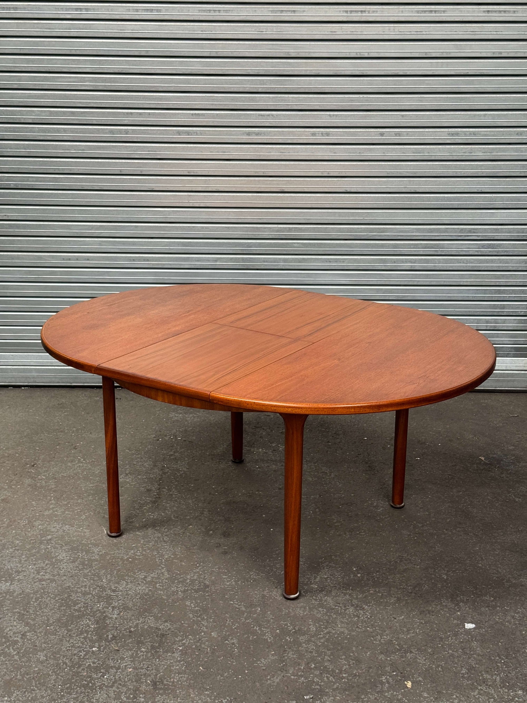 McIntosh Mid-Century Round Extendable Dining Table | Teak | 1960s