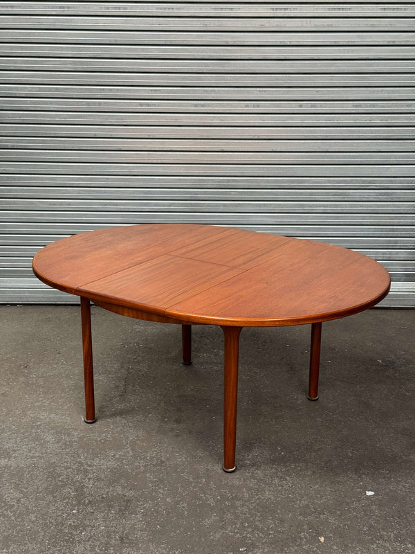 McIntosh Mid-Century Round Extendable Dining Table | Teak | 1960s